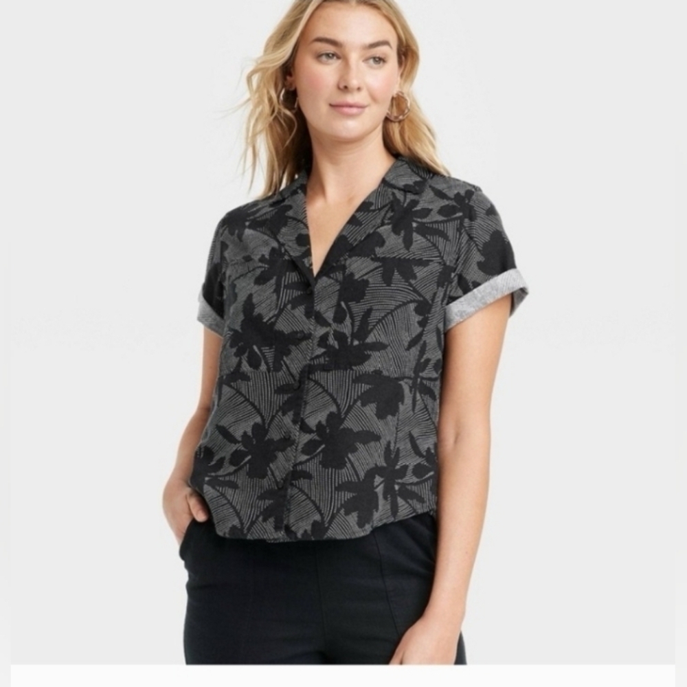 Universal Thread Women's Floral Linen Short Sleeve Button-Down Shirt